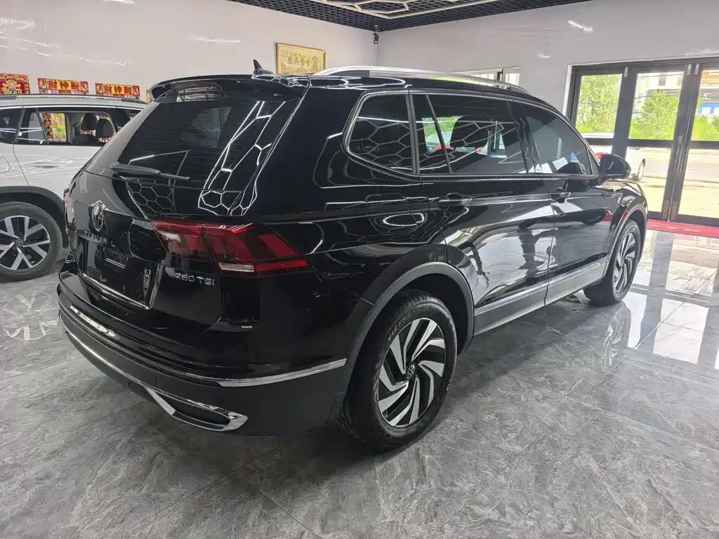 Volkswagen Tiguan L 2023