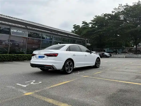 Audi A4L 2021