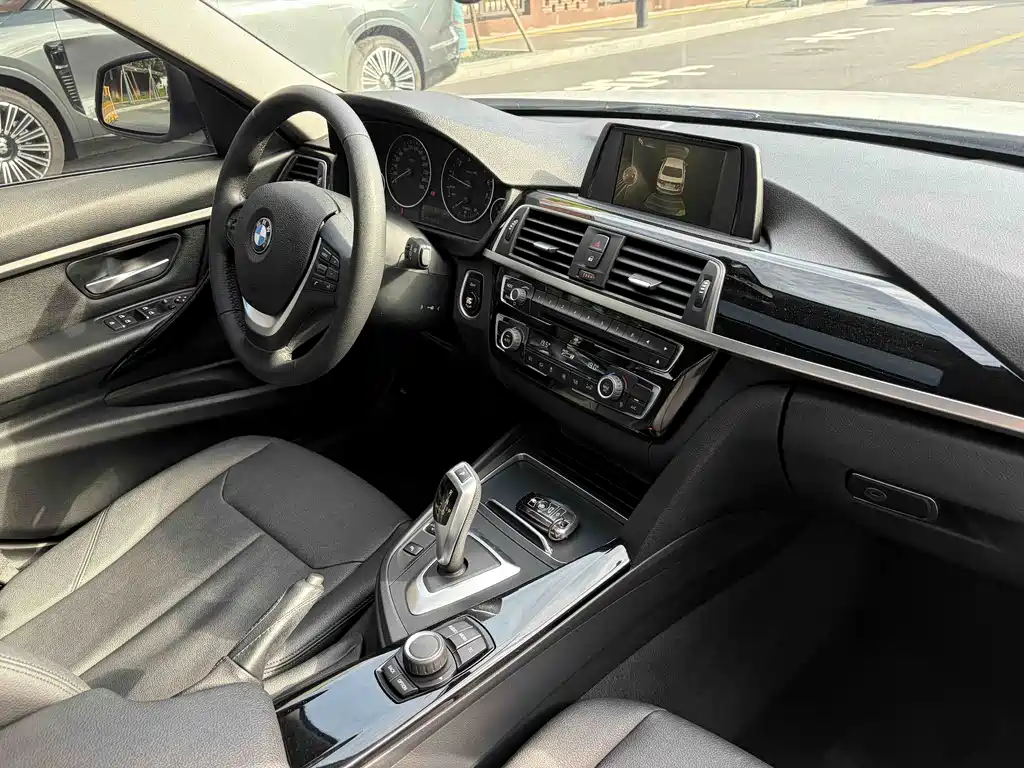 BMW 3 Series 2017 — фото 8