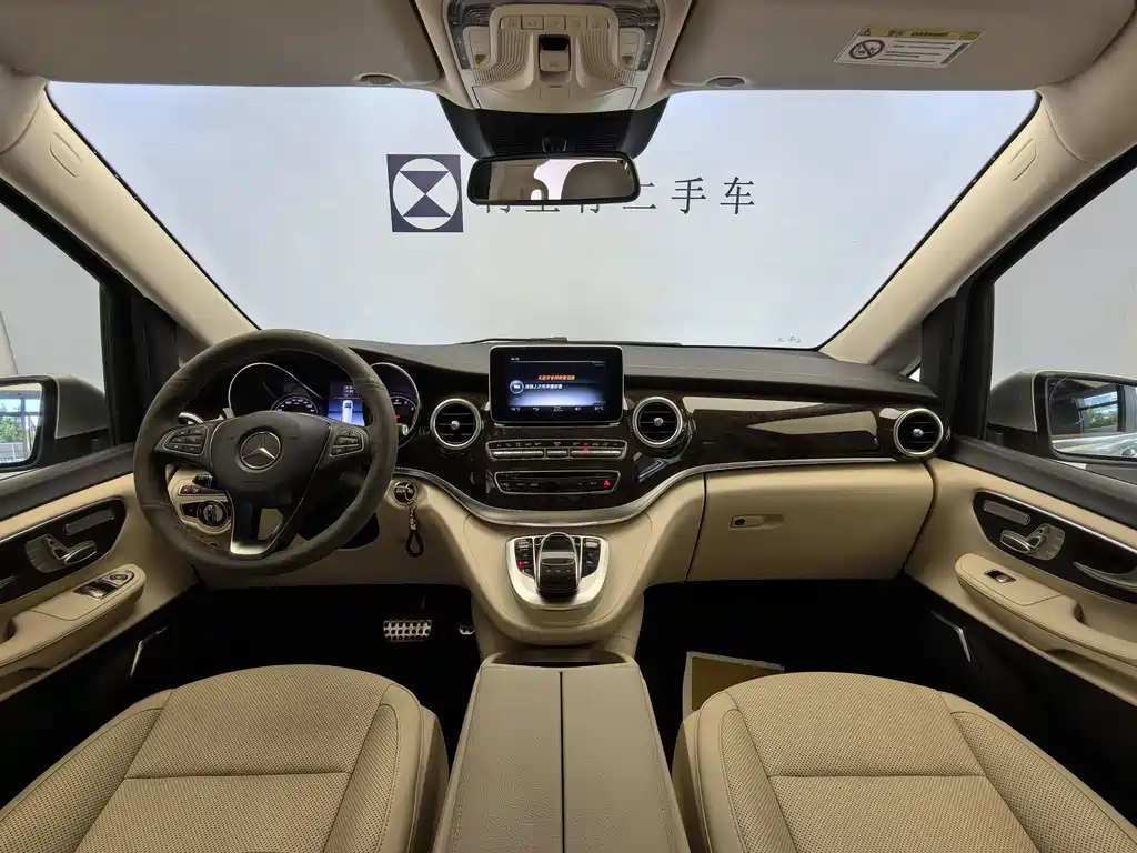 Mercedes-Benz V-Class 2020 — фото 11