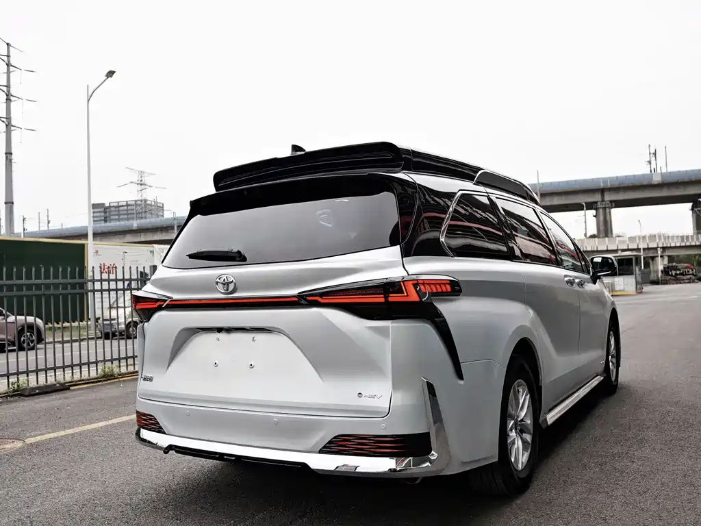 Toyota Granvia — фото 4