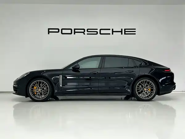 Porsche Panamera 2023