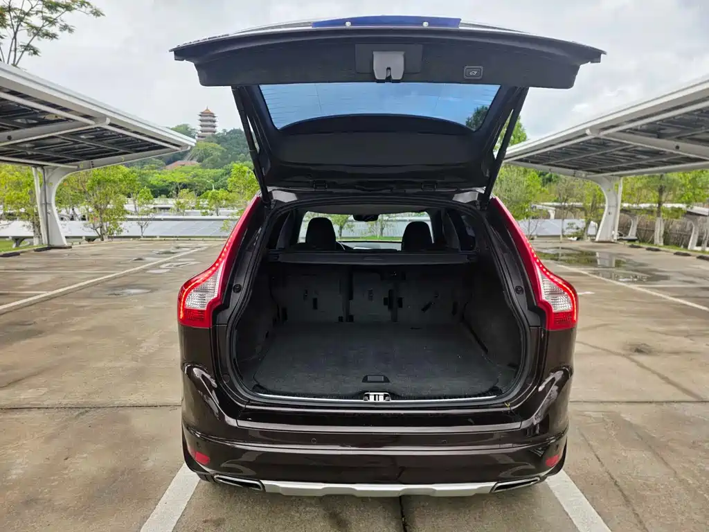 Volvo XC60 2017 — фото 10