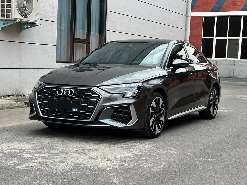Audi A3 2023 — фото 1