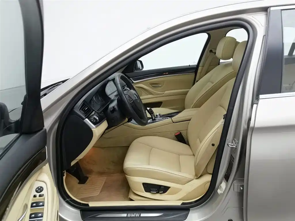 BMW 5 Series 2012 — фото 10
