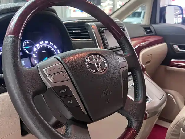Toyota Alphard 2010