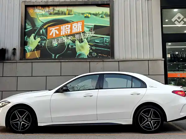 Mercedes-Benz C-Class 2025