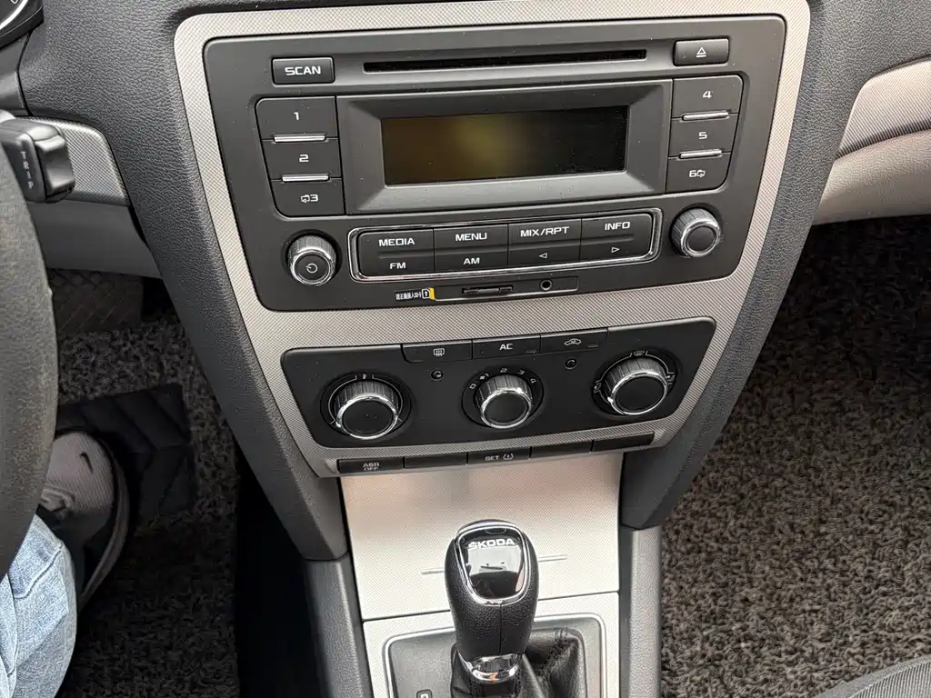 Skoda Octavia 2014 — фото 16
