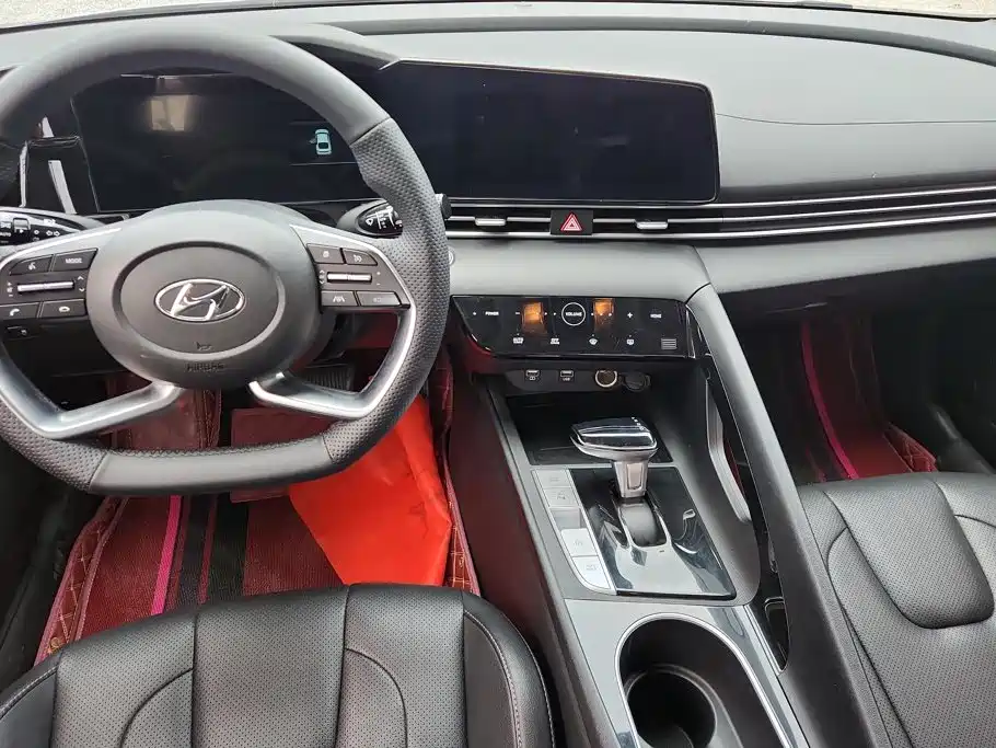 Hyundai Elantra 2021 — фото 12