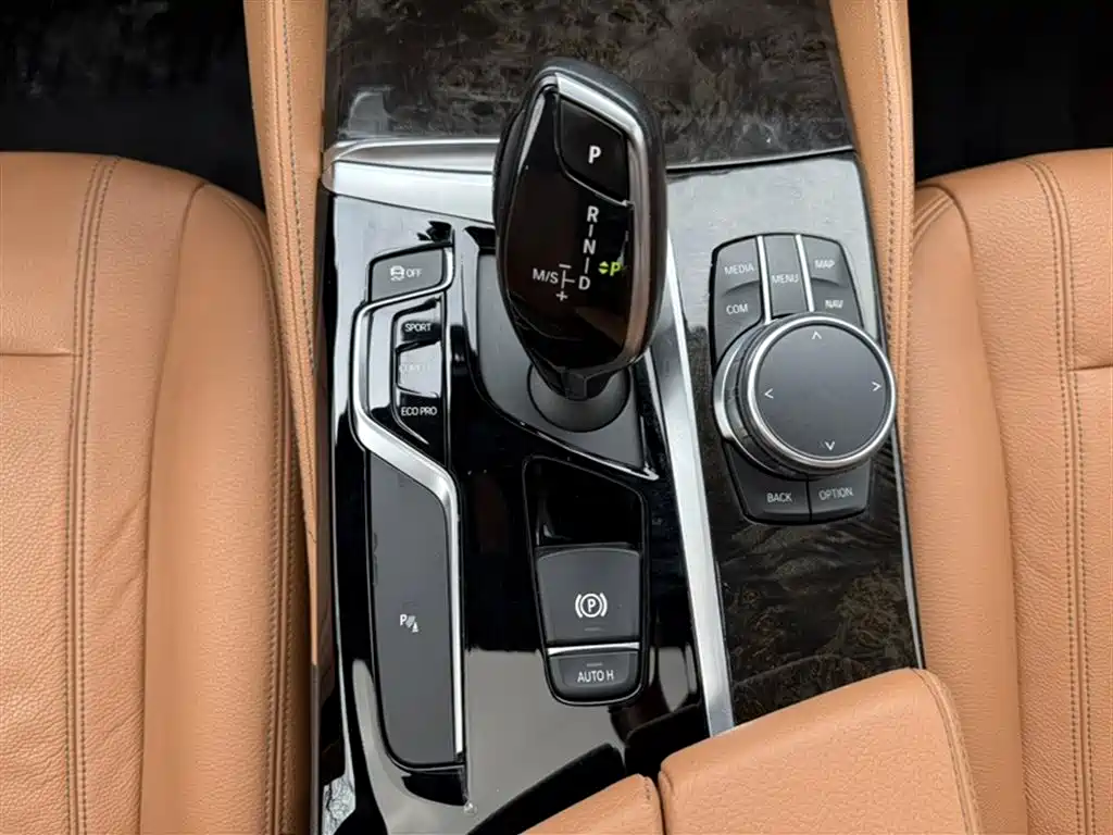 BMW 5 Series 2018 — фото 7