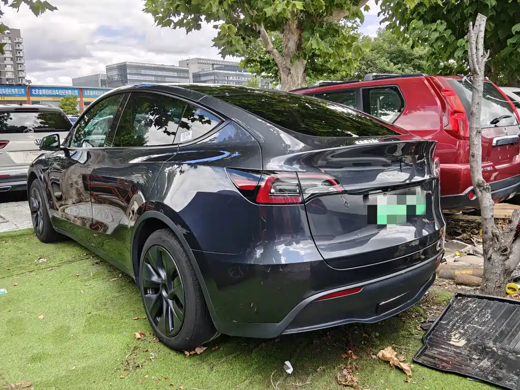 Tesla Model Y 2024 — фото 10