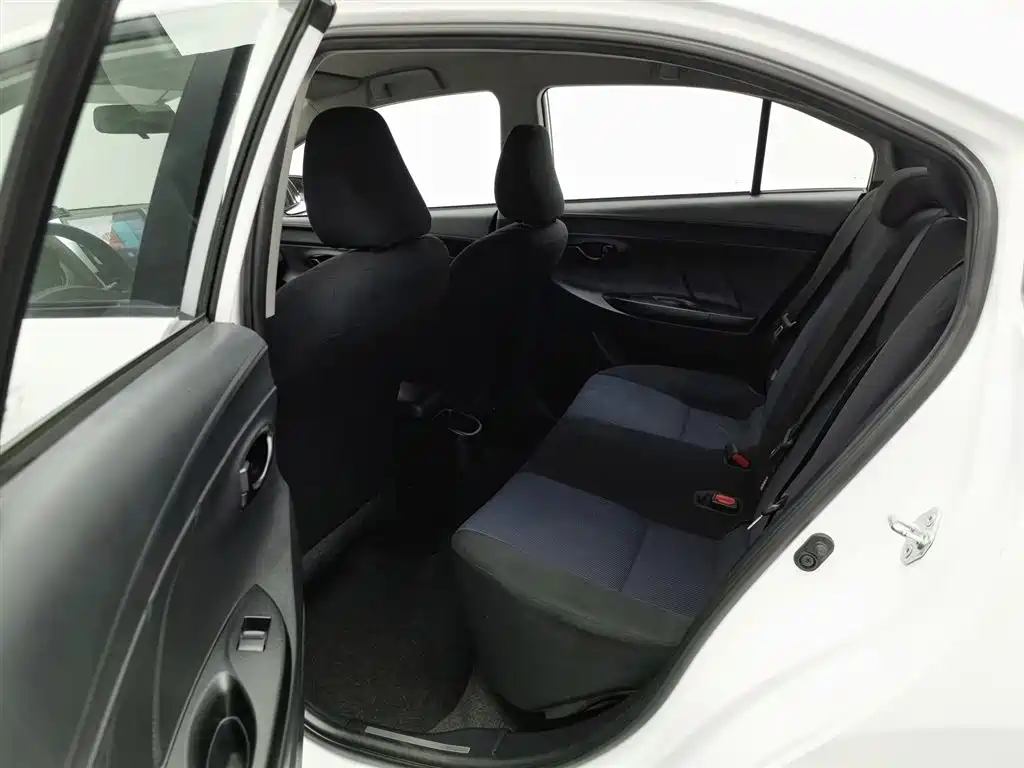 Toyota Yaris L 2018 — фото 15
