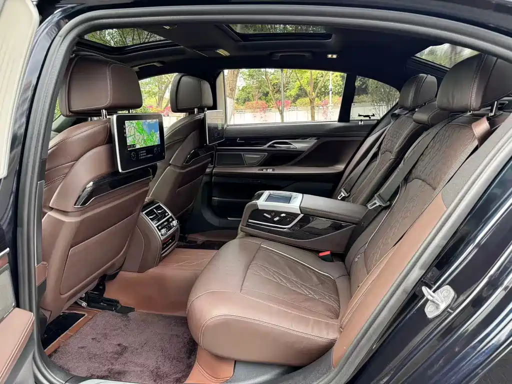 BMW 7 Series 2019 — фото 9