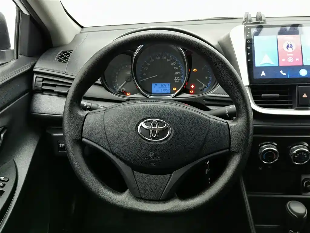 Toyota Yaris L 2018 — фото 11