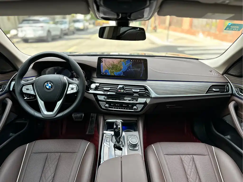 BMW 5 Series 2022 — фото 15