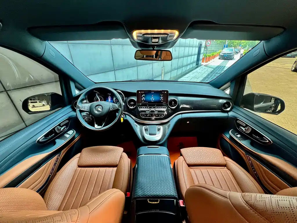 Mercedes-Benz V-Class 2023 — фото 12