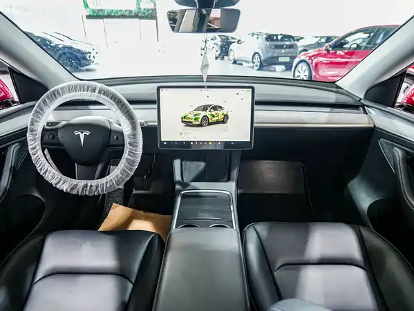 Tesla Model Y 2024