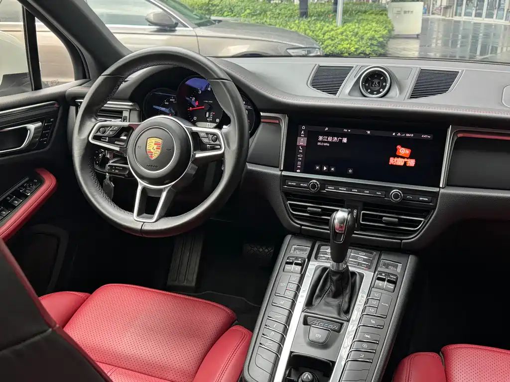 Porsche Macan 2019 — фото 27