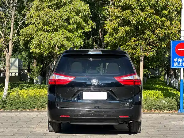 Toyota Sienna 2015