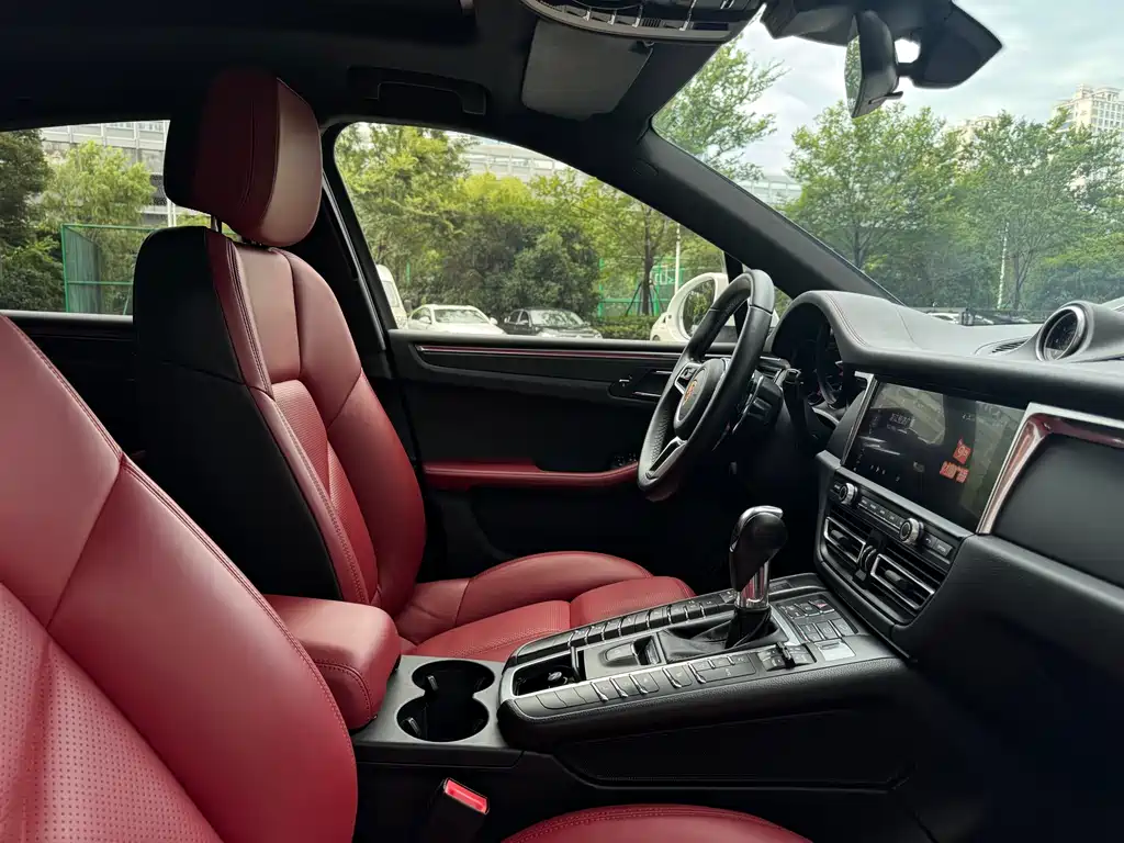 Porsche Macan 2019 — фото 19