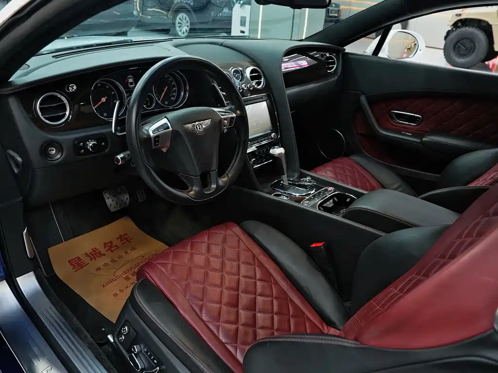 Bentley Continental 2017 — фото 12