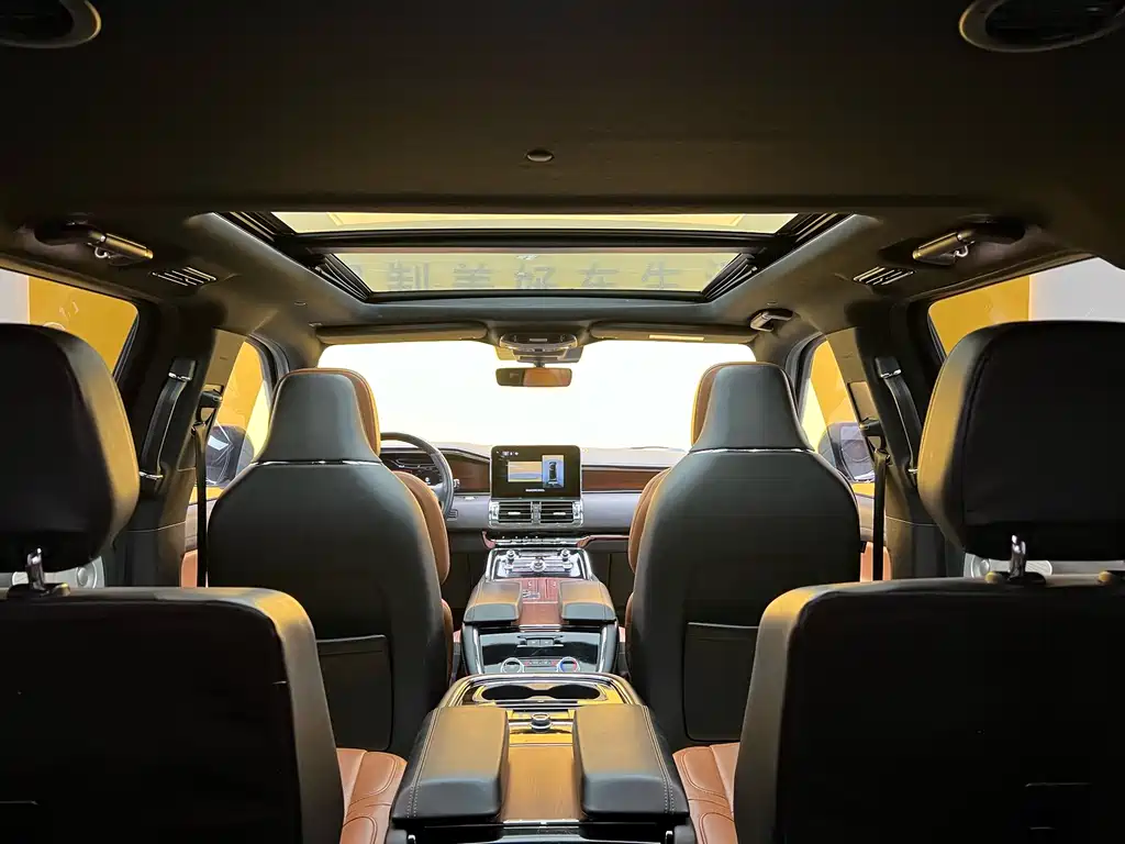 Lincoln Navigator 2021 — фото 25