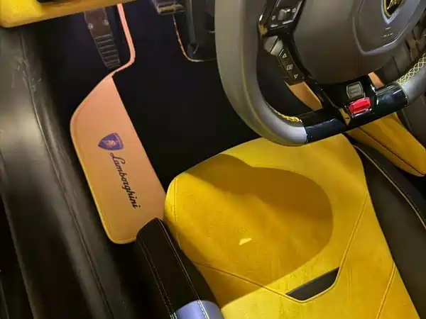 Lamborghini Huracan 2021