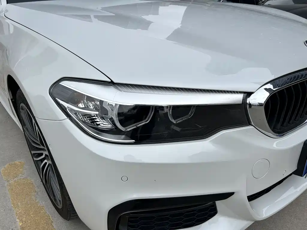 BMW 5 Series 2018 — фото 18