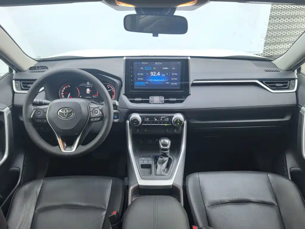 Toyota RAV4 2021 — фото 10