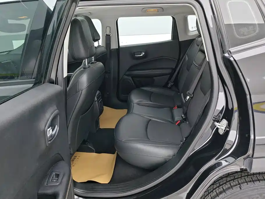 Jeep Compass 2020 — фото 11