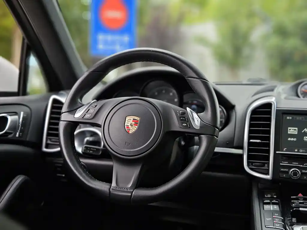 Porsche Cayenne 2015 — фото 9