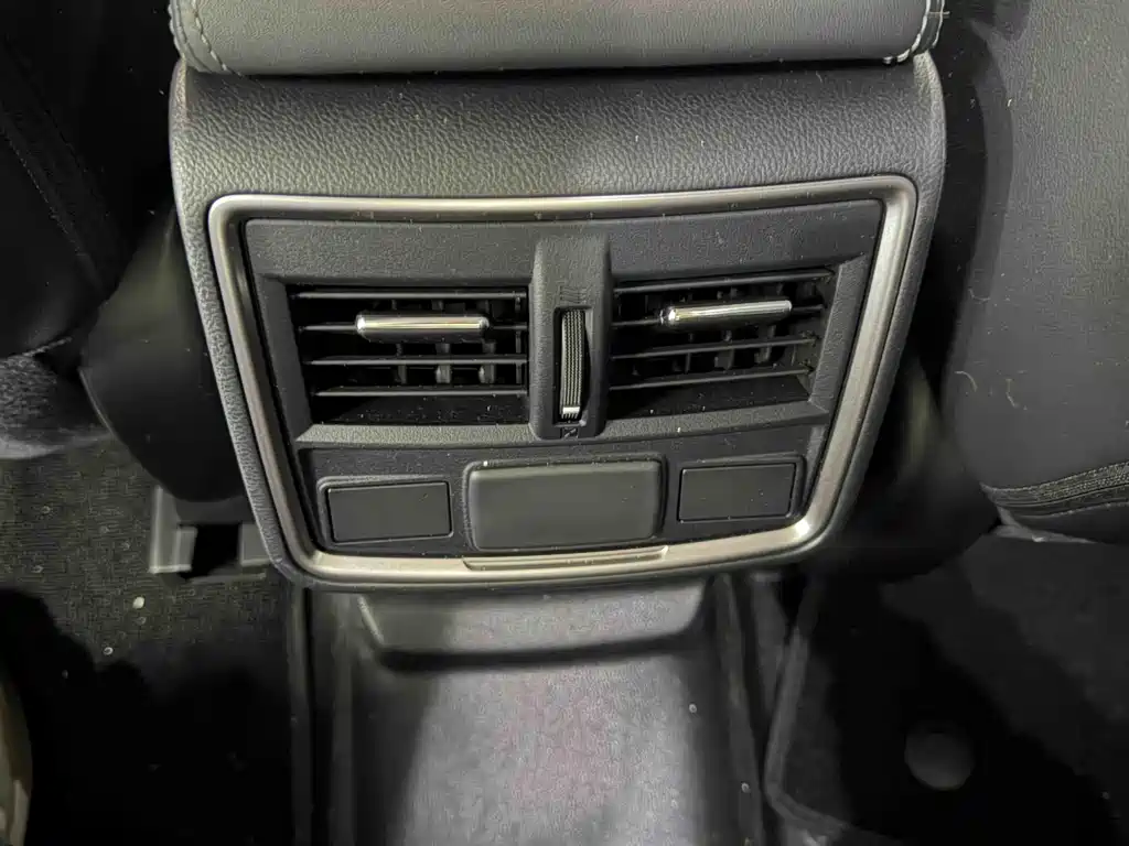 Subaru Forester 2022 — фото 18