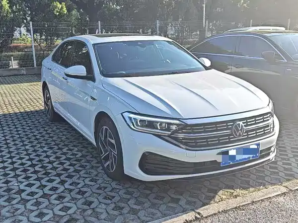 Volkswagen Sagitar 2022