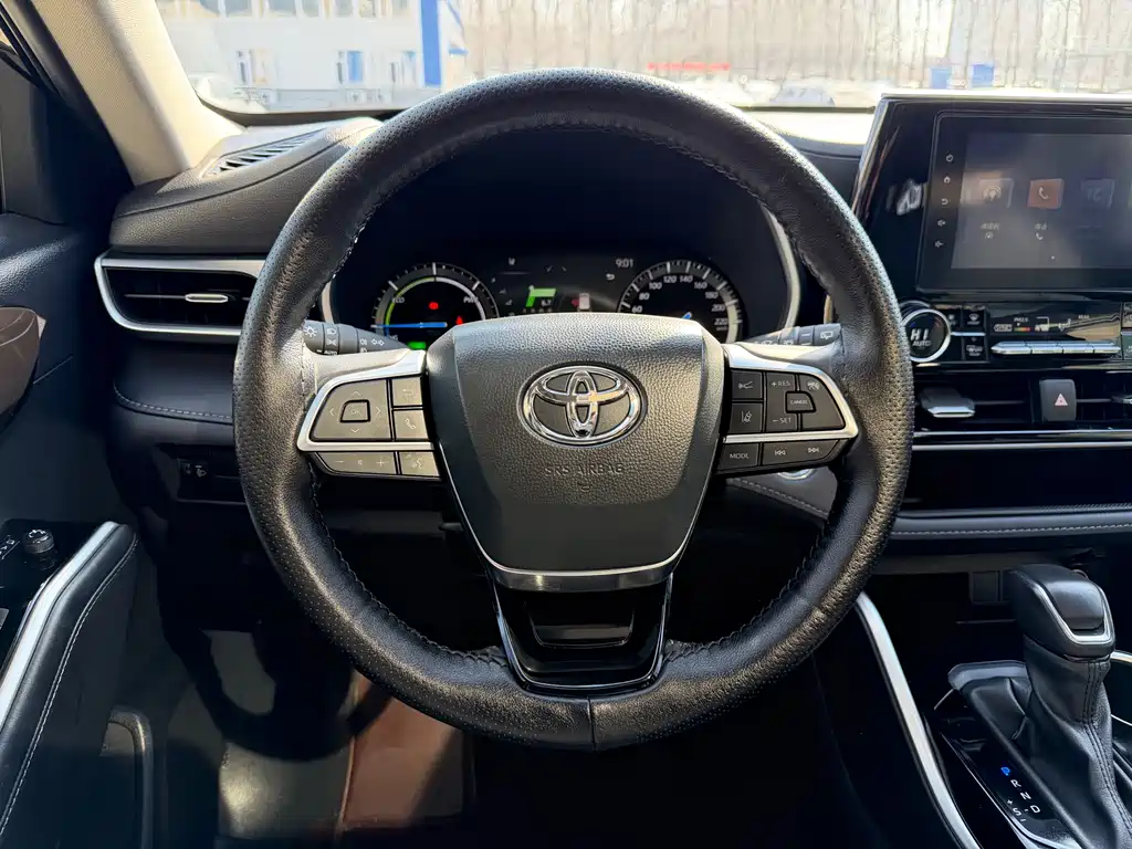 Toyota Highlander 2024 — фото 17