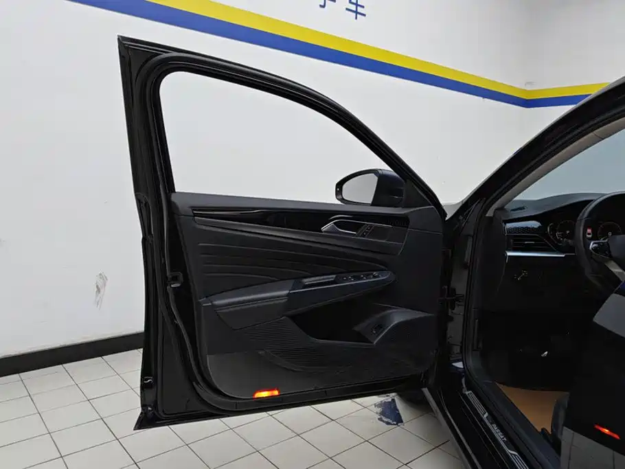 Volkswagen Passat 2023