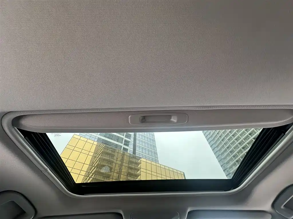 Toyota RAV4 2023 — фото 20