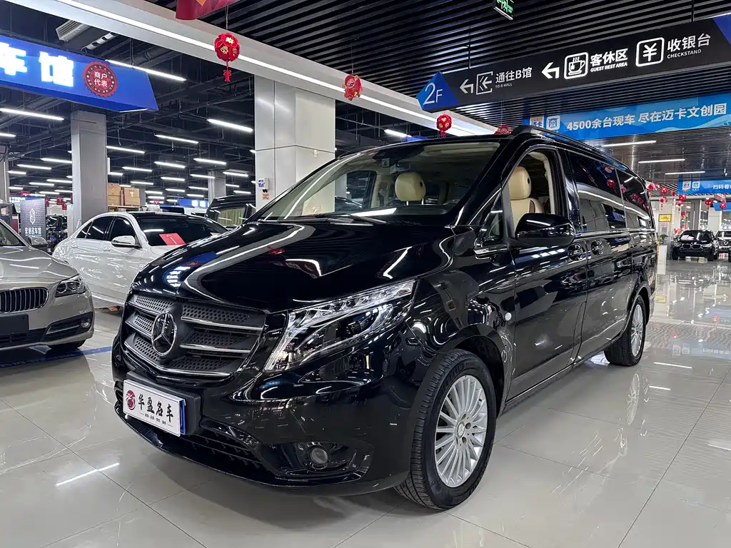 Mercedes-Benz V-Class 2018 — фото 1