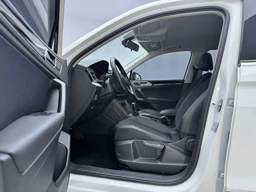 Volkswagen Tiguan L 2022 — фото 9