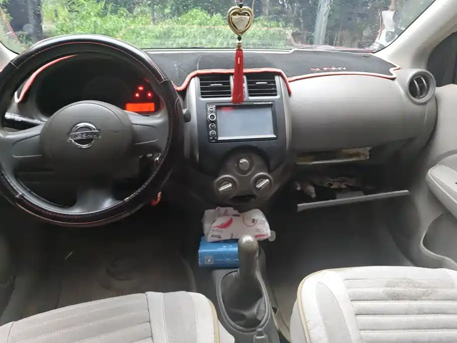 Nissan Sunny 2012 — фото 13