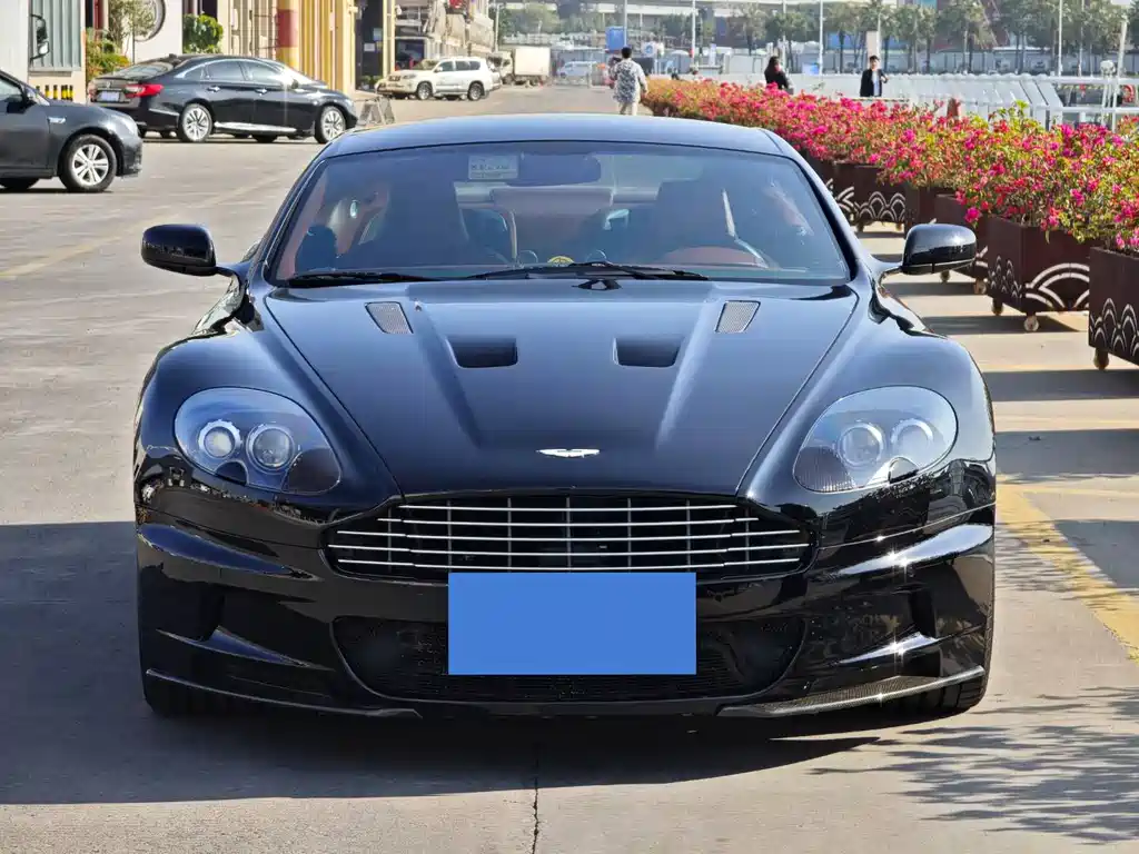 Aston Martin DBS 2010 — фото 3