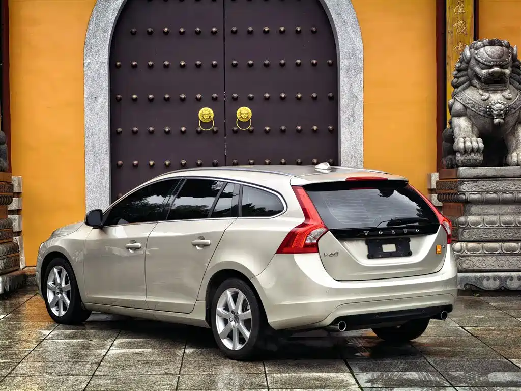 Volvo V60 2017 — фото 9