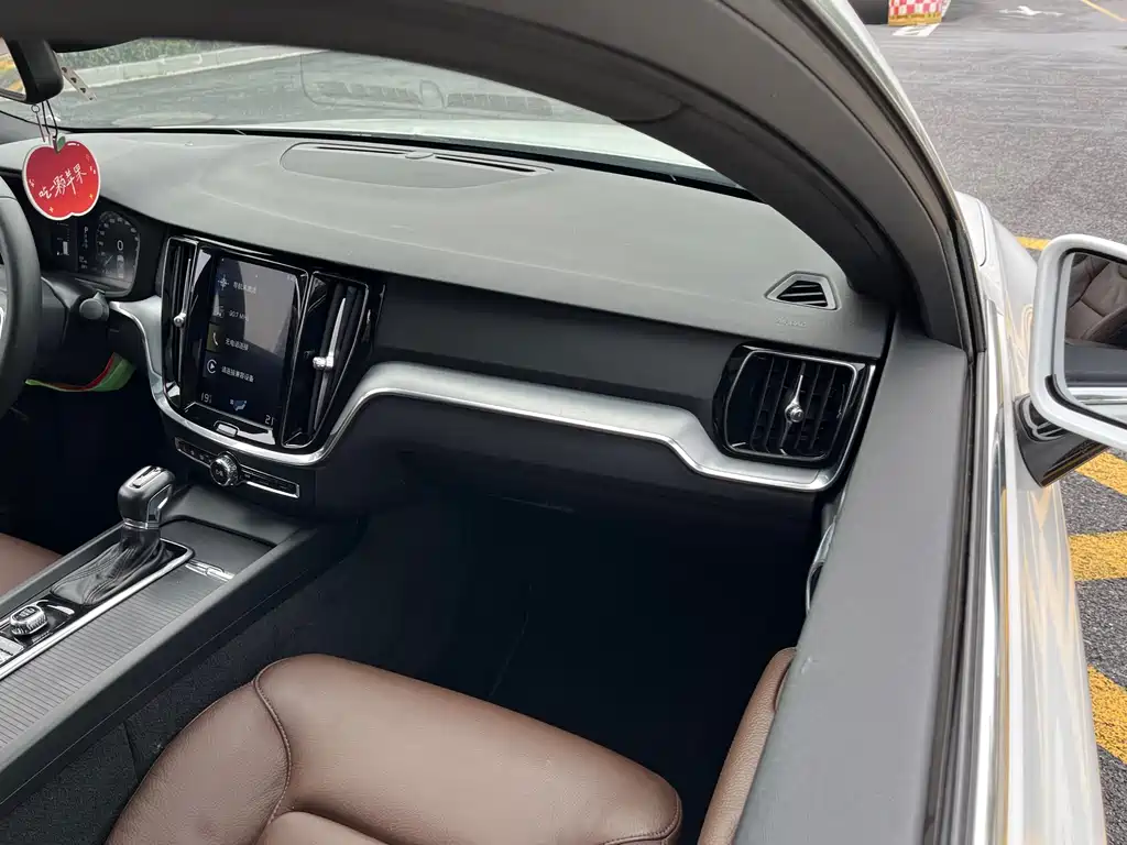 Volvo S60 2020 — фото 17