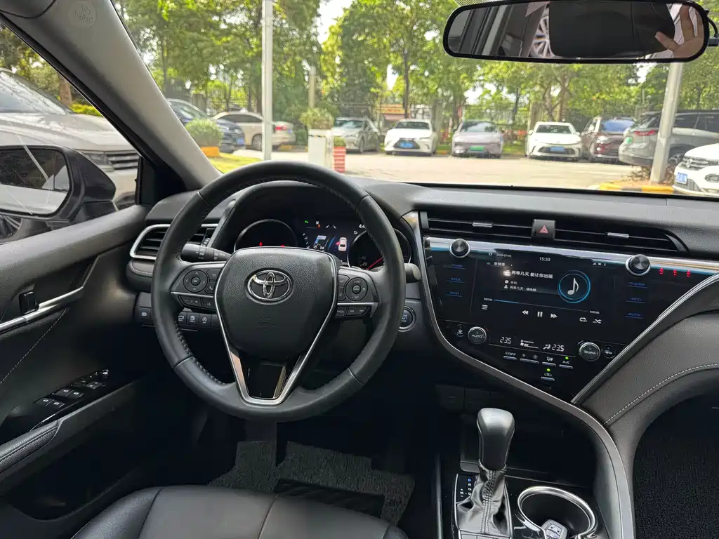 Toyota Camry 2020 — фото 19