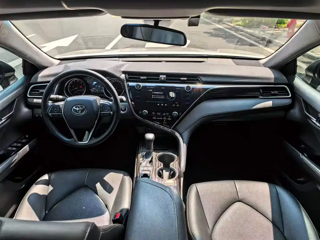 Toyota Camry 2020 — фото 6
