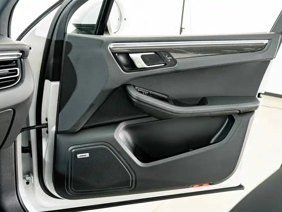 Porsche Macan 2021 — фото 16