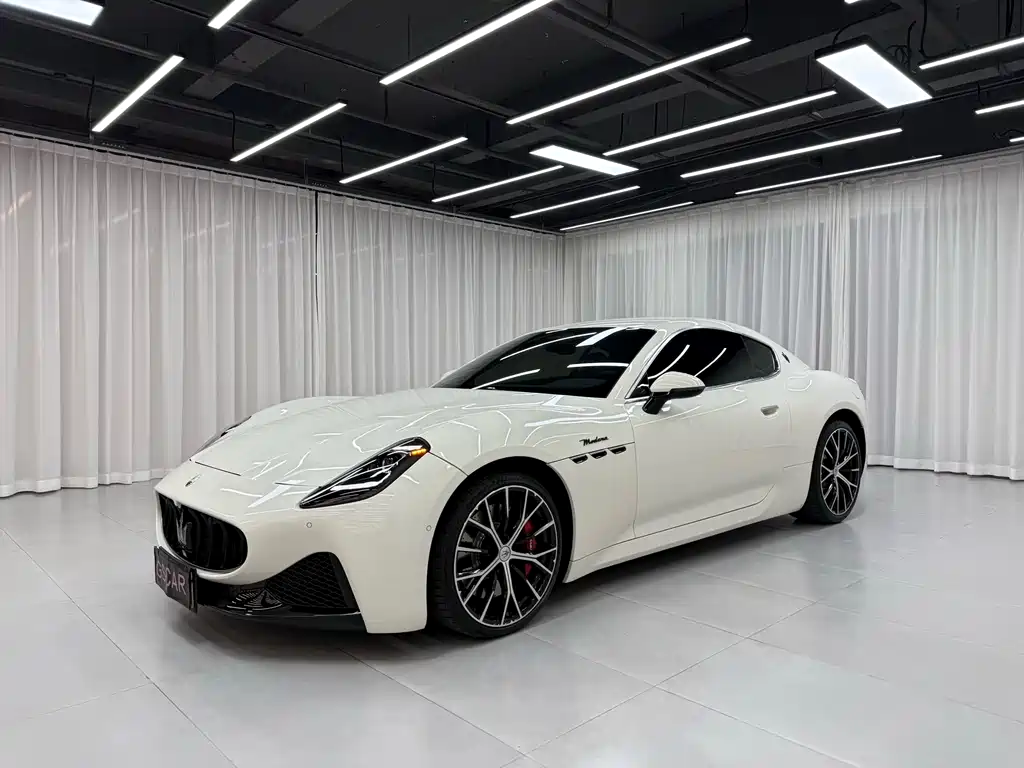 Maserati Granturismo 2024 — фото 1