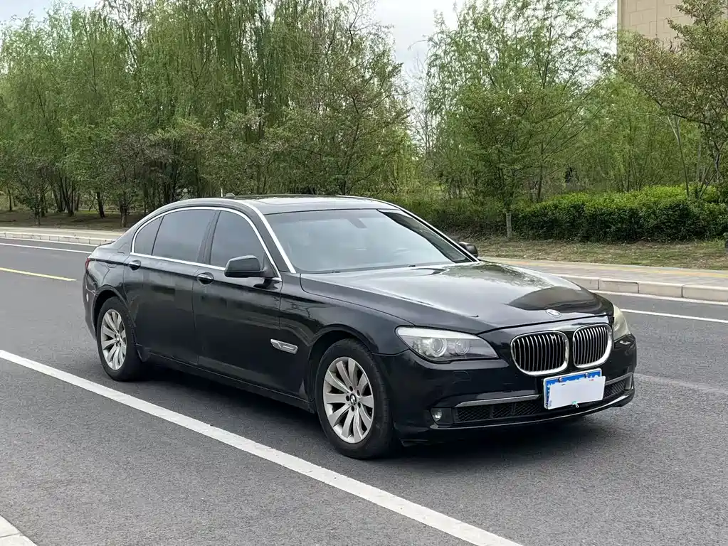 BMW 7 Series 2011 — фото 2