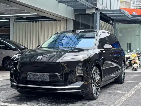 NIO ES8 2025