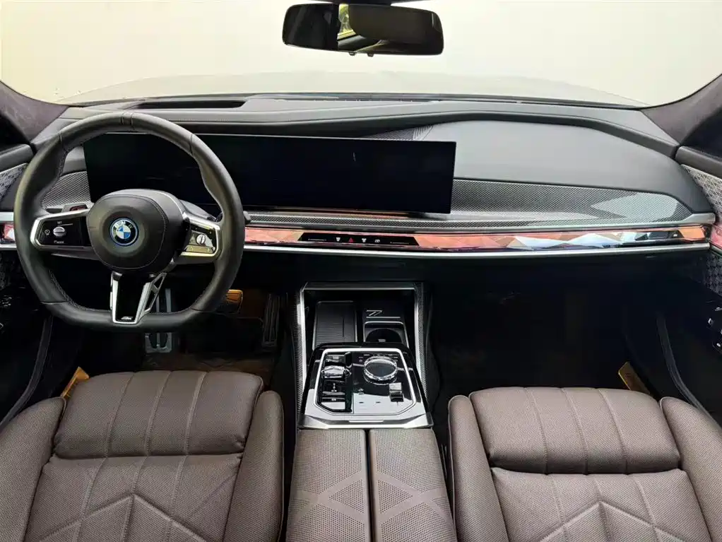 BMW i7 M70L 2024 — фото 7