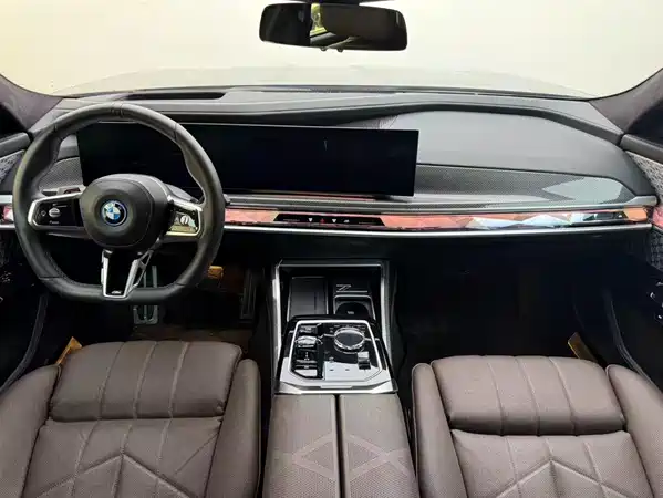 BMW i7 M70L 2024